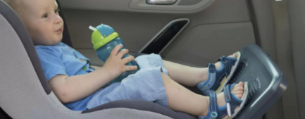 Ból nóg u dzieci w samochodzie - podnóżek dla dziecka 