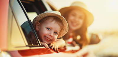 Przewożenie dzieci w samochodzie - zasady i praktyka